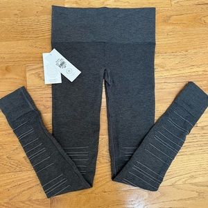 Blanqi Hipster Cuffed Leggings